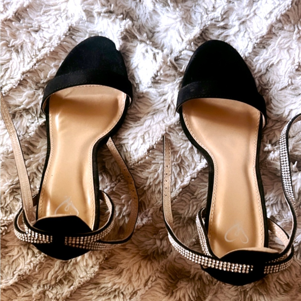 Beautiful rhinestone never worn Windsor heels with strap size 7